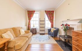 Spacious 2 Bedroom Flat In The City Centre